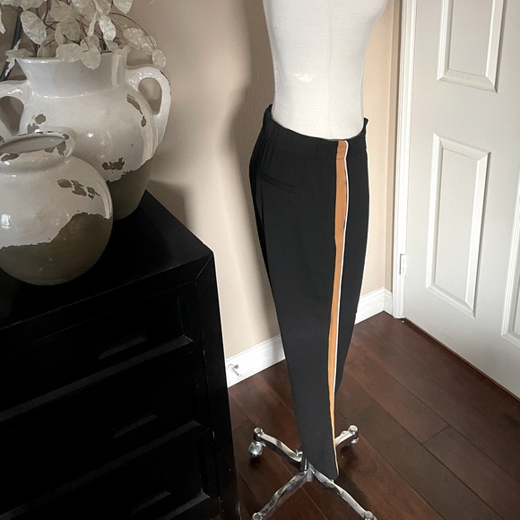 Zara Athleisure pants with side stripe - Picture 2 of 6